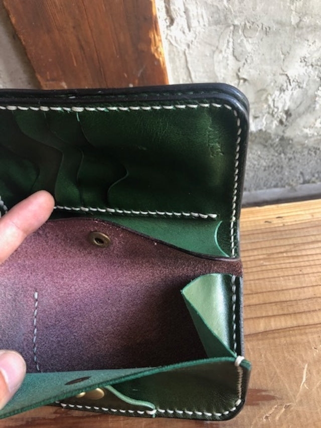 middle wallet